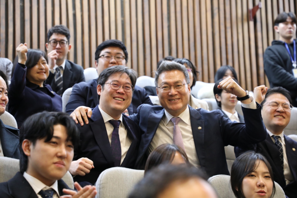 김정욱 대한변호사협회장과 조순열 서울지방변호사회장 /사진=대한변협 제공