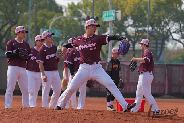 스프링캠프에서 훈련하고 있는 박준현. /사진=키움 히어로즈