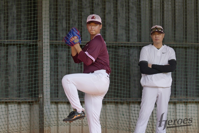 스프링캠프에서 훈련하고 있는 박준현. /사진=키움 히어로즈