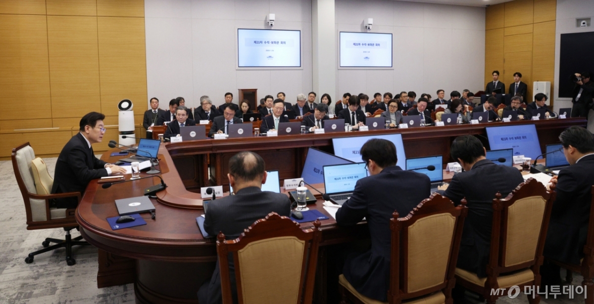 [서울=뉴시스] 고범준 기자 = 이재명 대통령이 29일 청와대에서 열린 수석보좌관회의에서 발언하고 있다. 2026.01.29. bjko@newsis.com /사진=고범준