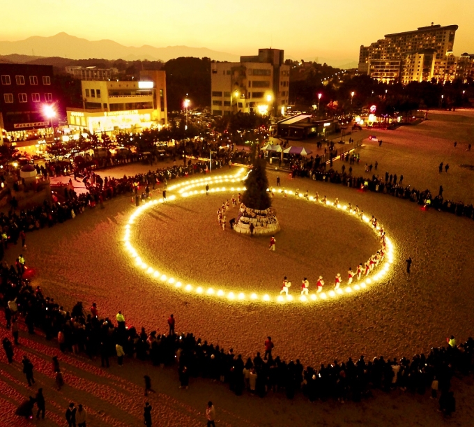 ▲삼척정월대보름제의 시민 참여형 이벤트 달집태우기/사진제공=삼척시