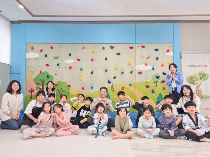 ▲김장호 구미시장이 지난해 10월 18일 구미 24시 마을돌봄터에 방문했다./사진제공=구미시