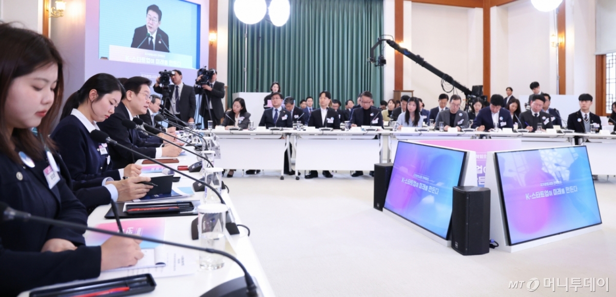 [서울=뉴시스] 고범준 기자 = 이재명 대통령이 30일 청와대에서 열린 국가창업시대 전략회의 'K-스타트업이 미래를 만든다'에서 발언하고 있다. (청와대통신사진기자단) 2026.01.30. bjko@newsis.com /사진=