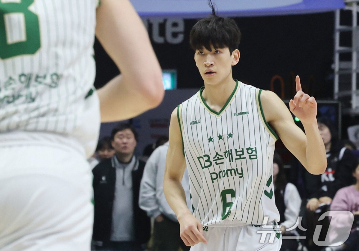 이유진이 수원KT전 도중 득점 후 손가락을 펼쳐보이고 있다. /사진=뉴스1
