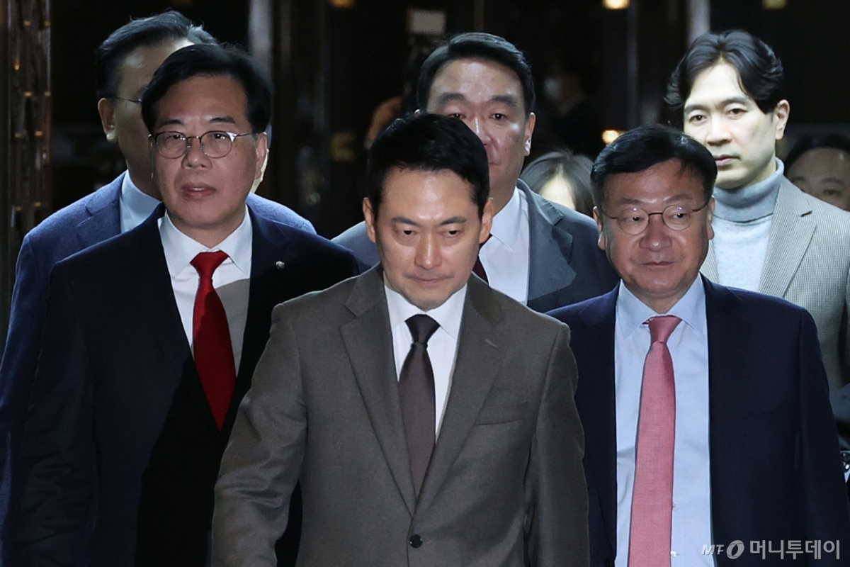 [서울=뉴시스] 김금보 기자 = 장동혁 국민의힘 대표가 29일 오후 서울 여의도 국회에서 열린 의원총회에 참석하고 있다. 2026.01.29. kgb@newsis.com /사진=김금보