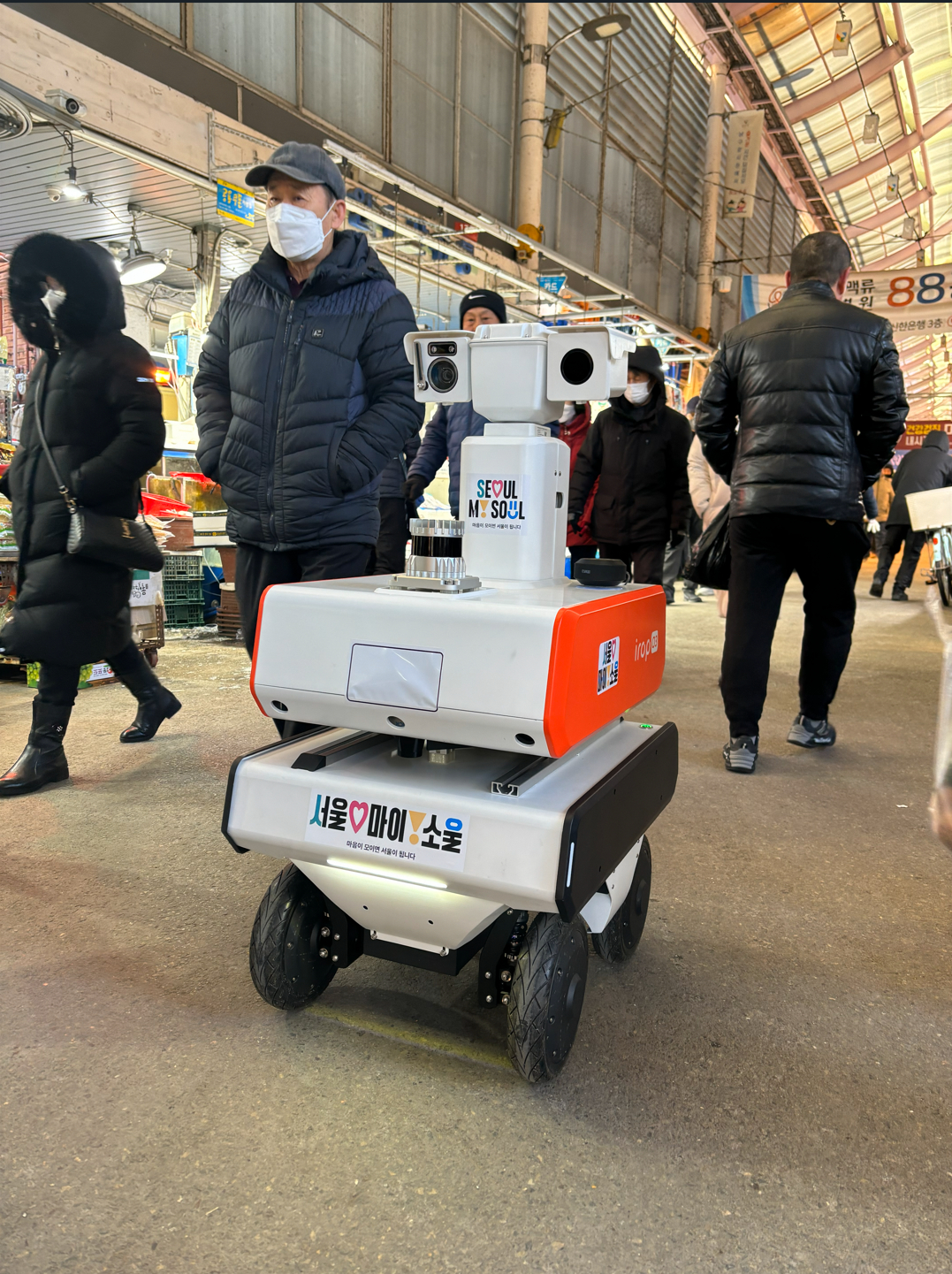 전통시장 AI화재순찰로봇 /사진제공=서울시