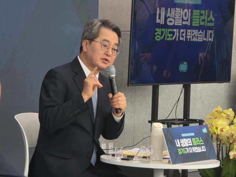 김동연 지사가 기자 질문에 답변을 하고 있다./사진=이민호기자