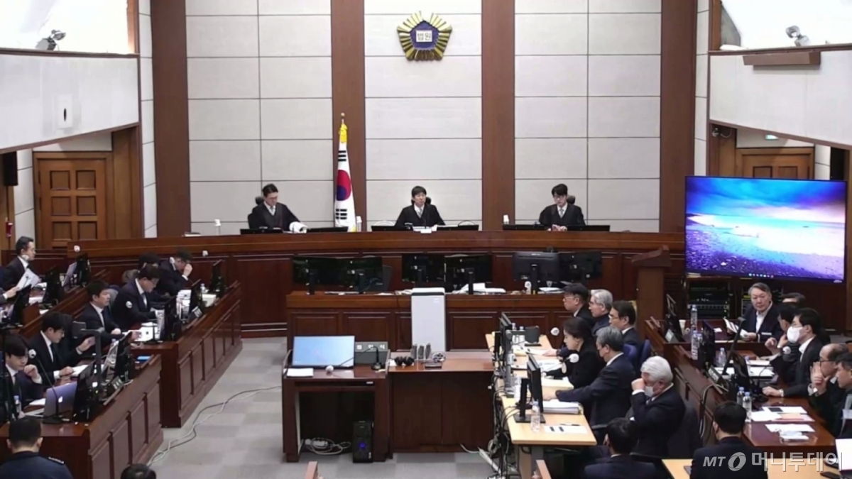12·3 비상계엄 관련 내란 우두머리 혐의로 기소된 윤석열 전 대통령과 내란 중요임무 종사 혐의를 받는 김용현 전 국방부 장관 등의 결심공판 중계 모습 /사진=서울중앙지법 제공 영상 갈무리