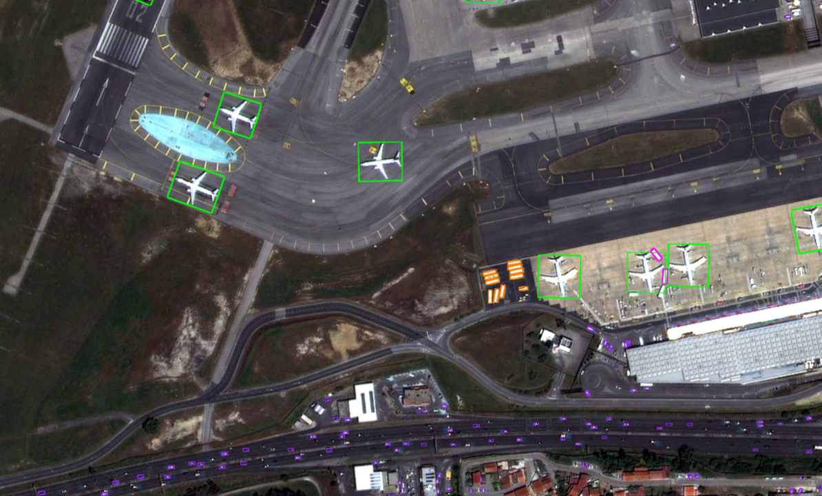 AI를 활용해 비행기를 탐지한 사례./사진=KAIST 인공위성연구소