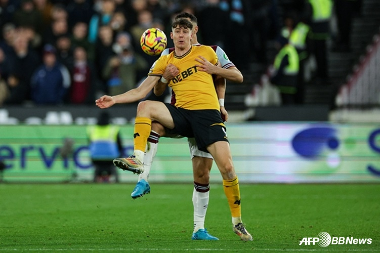 울버햄튼 시절 예르겐 스트란 라르센(가운데)의 모습. /AFPBBNews=뉴스1