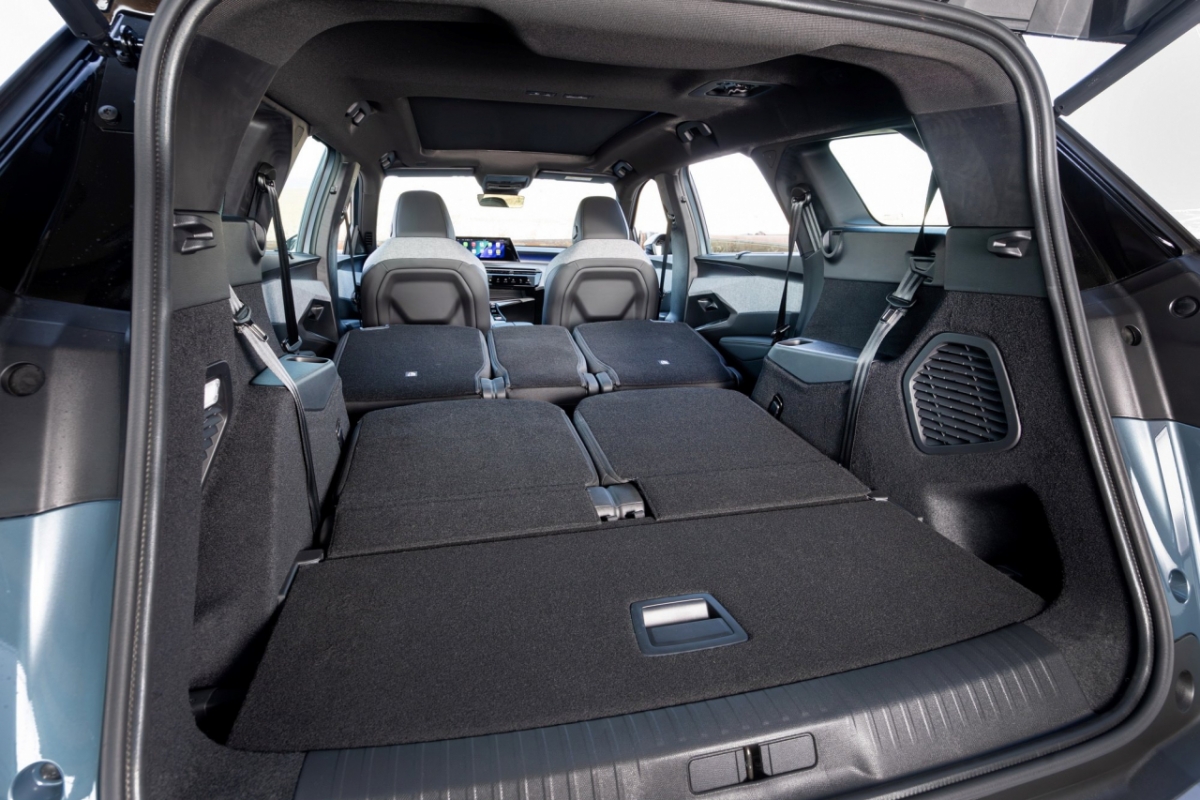 푸조 5008의 트렁크 모습. 3열을 접으면 2232ℓ까지 적재 공간을 넓힐 수 있다./사진= 스텔란티스 제공