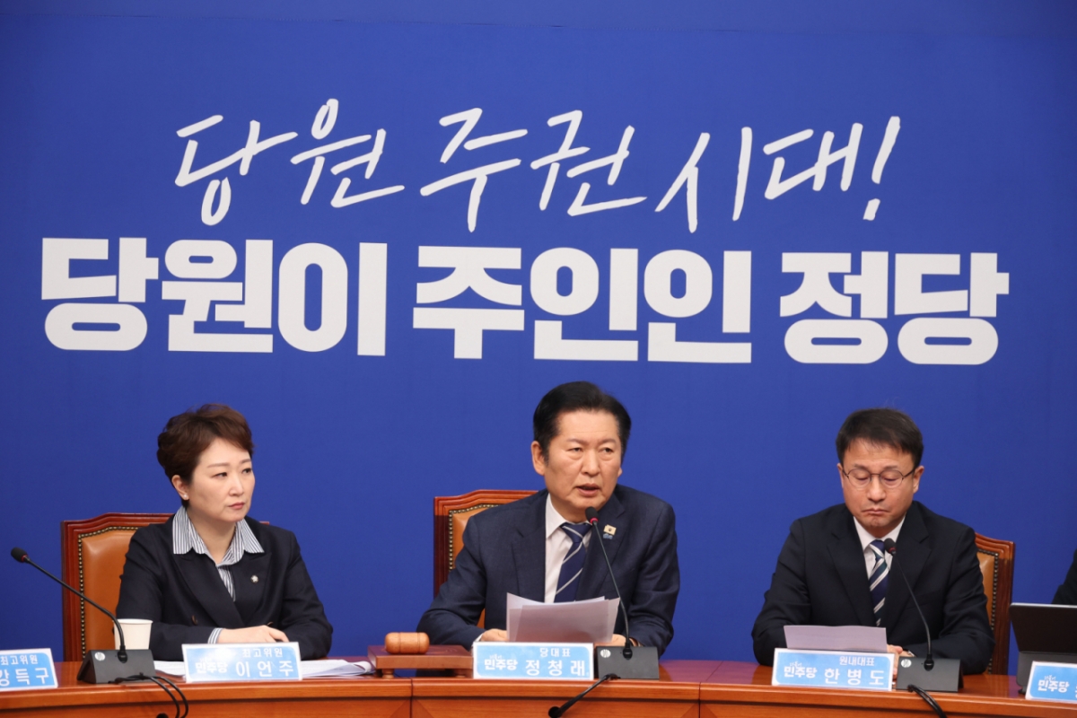 [서울=뉴시스] 조성봉 기자 = 정청래 더불어민주당 대표가 4일 오전 서울 여의도 국회에서 열린 최고위원회의에서 발언을 하고 있다. 2026.02.04. suncho21@newsis.com /사진=조성봉