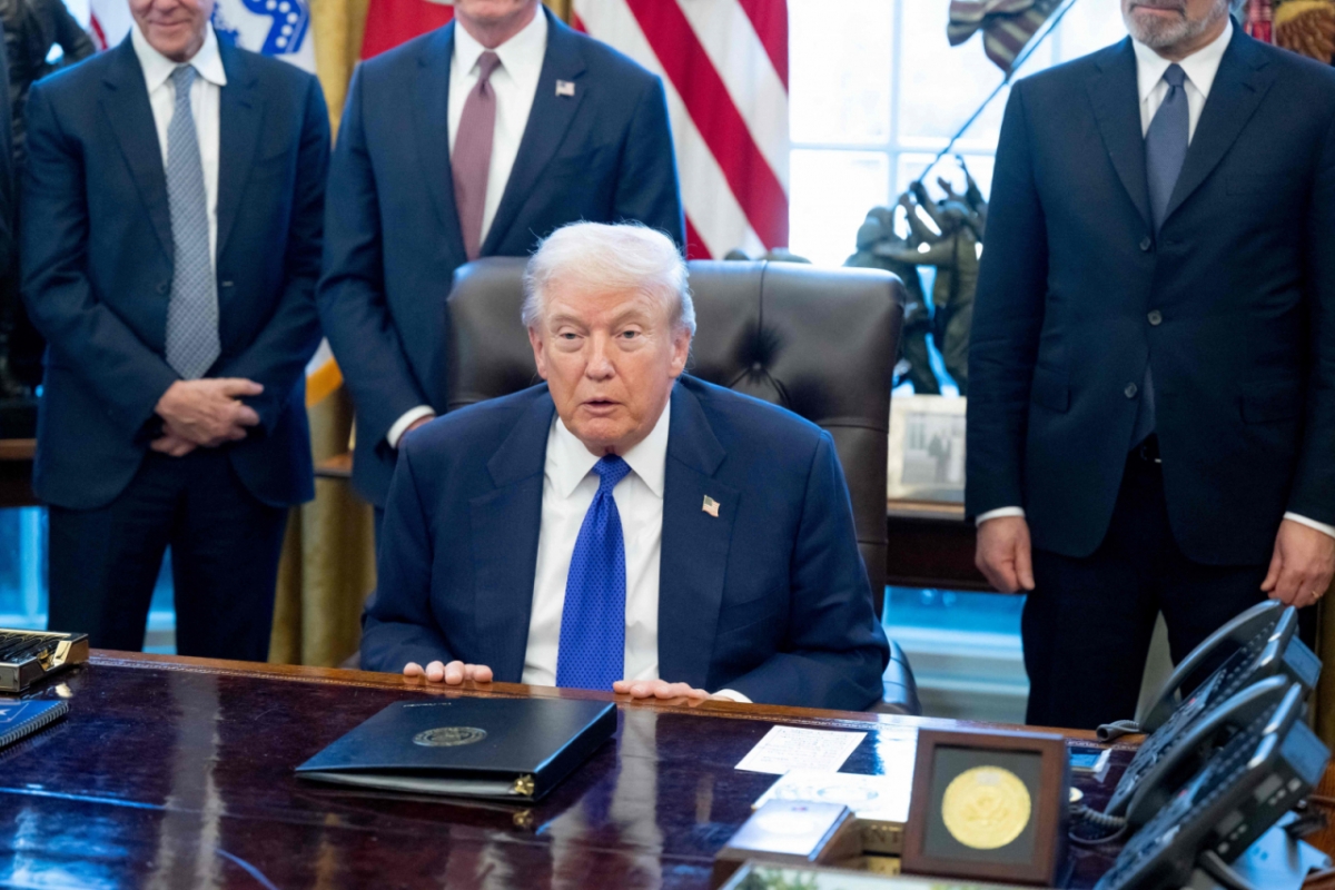 (워싱턴 AFP=뉴스1) 최종일 선임기자 = 도널드 트럼프 미국 대통령이 2일(현지시간) 백악관 오벌오피스에서 기자회견을 열고, 전략 광물 비축 계획에 대해 설명하고 있다. 이번 조치는 워싱턴이 희토류 등 자원의 대중 의존도를 낮추려는 노력의 일환이다. /AFPBBNews=뉴스1