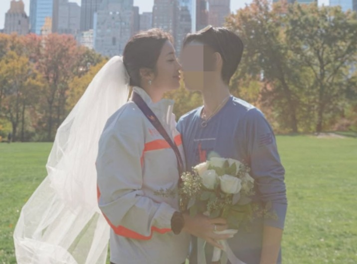 채널A '강철부대W'에 출연했던 곽선희가 동성 배우자와의 웨딩 화보를 공개했다. /사진=곽선희 SNS
