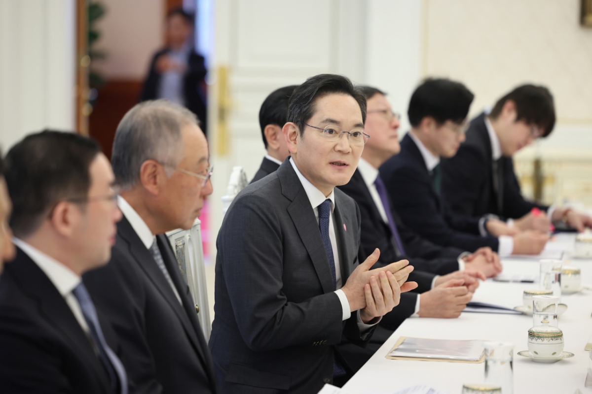 [서울=뉴시스] 고범준 기자 = 이재용 삼성전자 회장이 4일 청와대에서 열린 청년일자리와 지방투자 확대를 위한 기업간담회에서 발언을 하고 있다. (청와대통신사진기자단) 2026.02.04. bjko@newsis.com /사진=