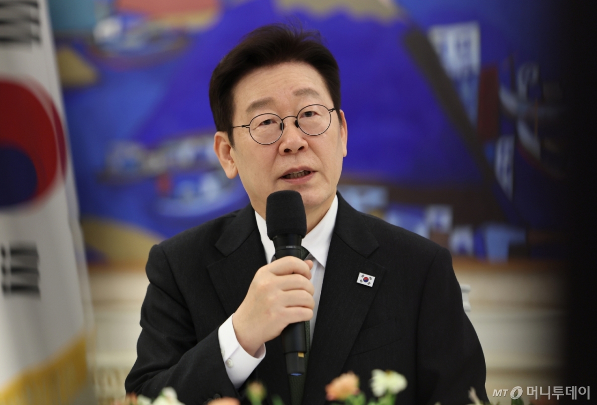 (서울=뉴스1) 이재명 기자 = 이재명 대통령이 4일 청와대에서 열린 청년일자리와 지방투자 확대를 위한 기업간담회에서 발언을 하고 있다. 2026.2.4/뉴스1  Copyright © 뉴스1. All rights reserved. 무단 전재 및 재배포,  AI학습 이용 금지. /사진=(서울=뉴스1) 이재명 기자