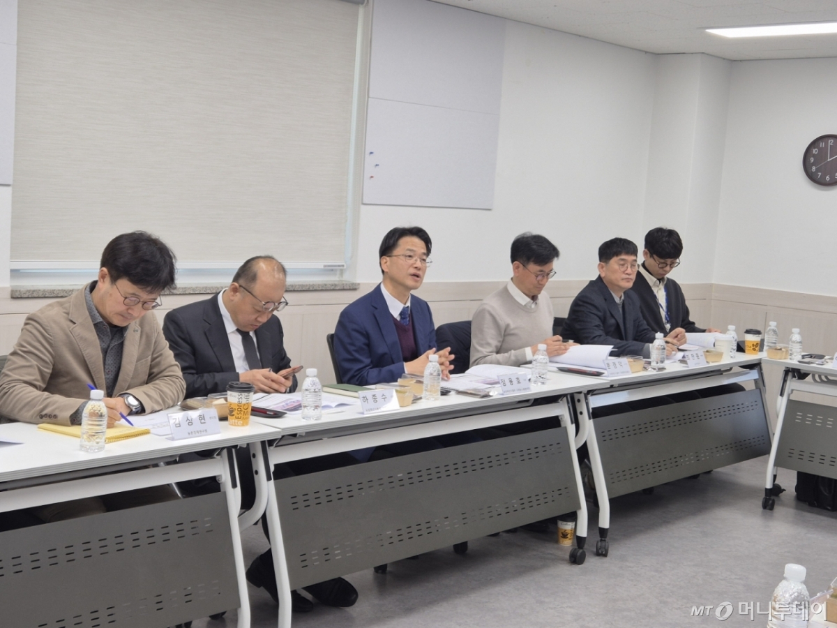 농림축산식품부는 지난 3일 정용호 농식품부 국제농식품협력관(왼쪽 3번째) 주재로 '농업 ODA 관계기관 및 전문가 1차 포럼'을 개최했다. /사진=이수현