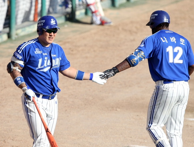 2015시즌 최형우(왼쪽)과 나바로. /사진=삼성 라이온즈