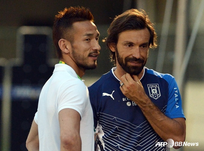 나카타히데토시(왼쪽)와 안드레아 피를로. /AFPBBNews=뉴스1
