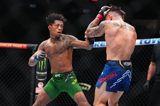 비니시우스 올리베이라(왼쪽). /사진=UFC 제공