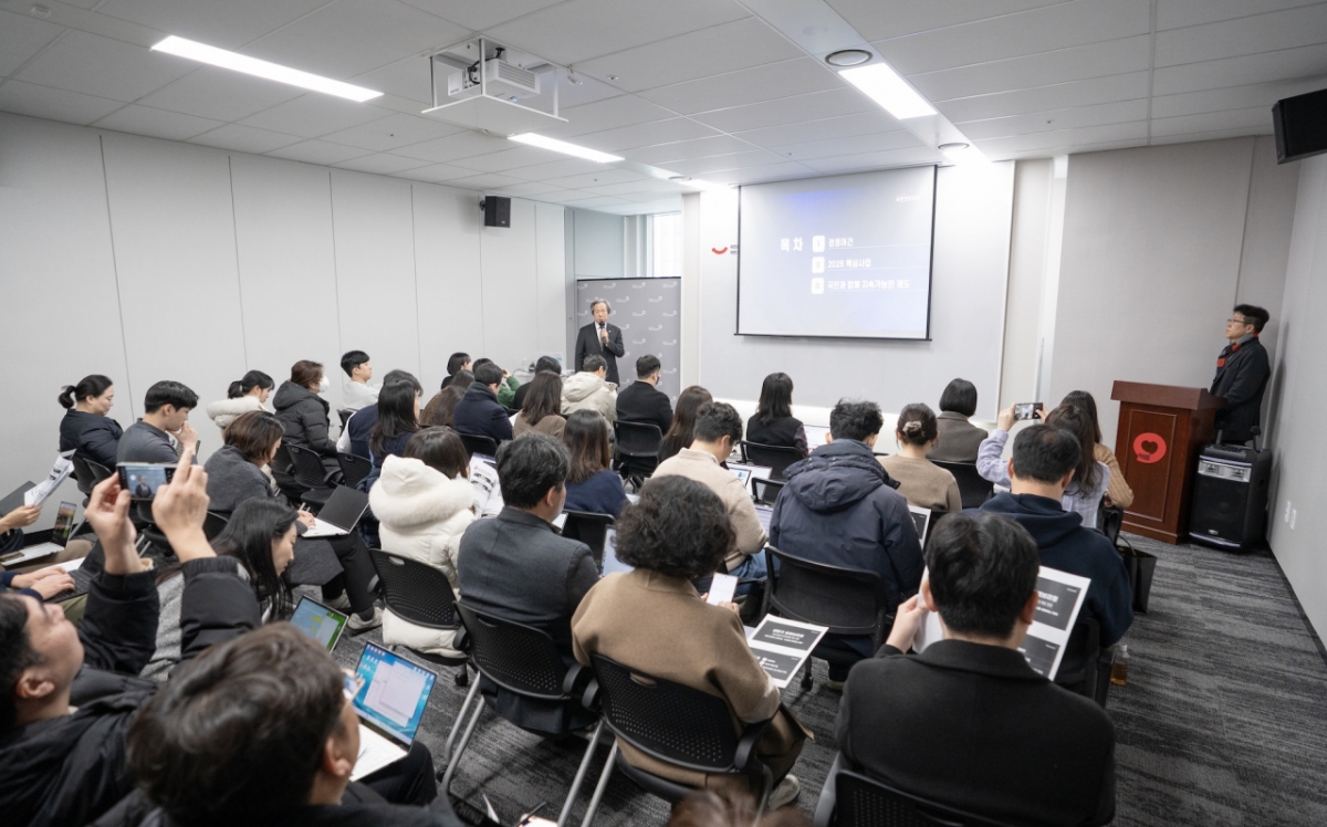 정기석 국민건강보험공단 이사장이 5일 서울 여의도 공단에서 진행된 상반기 정례브리핑에서 발언하고 있다./사진=박정렬 기자
