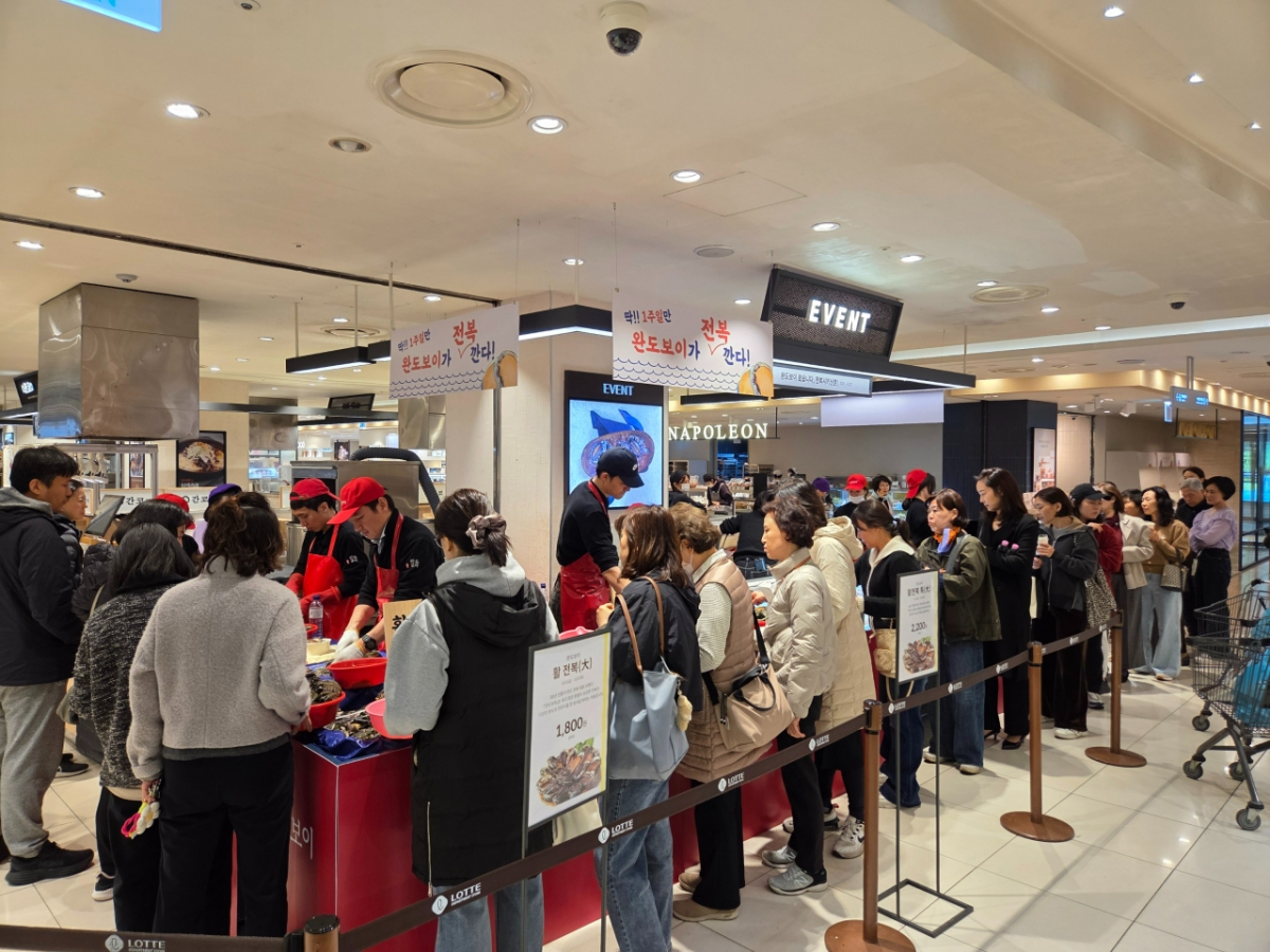 지난해 롯데백화점 강남점에서 완도보이의 팝업이 열리고 있는 모습./사진제공=롯데백화점