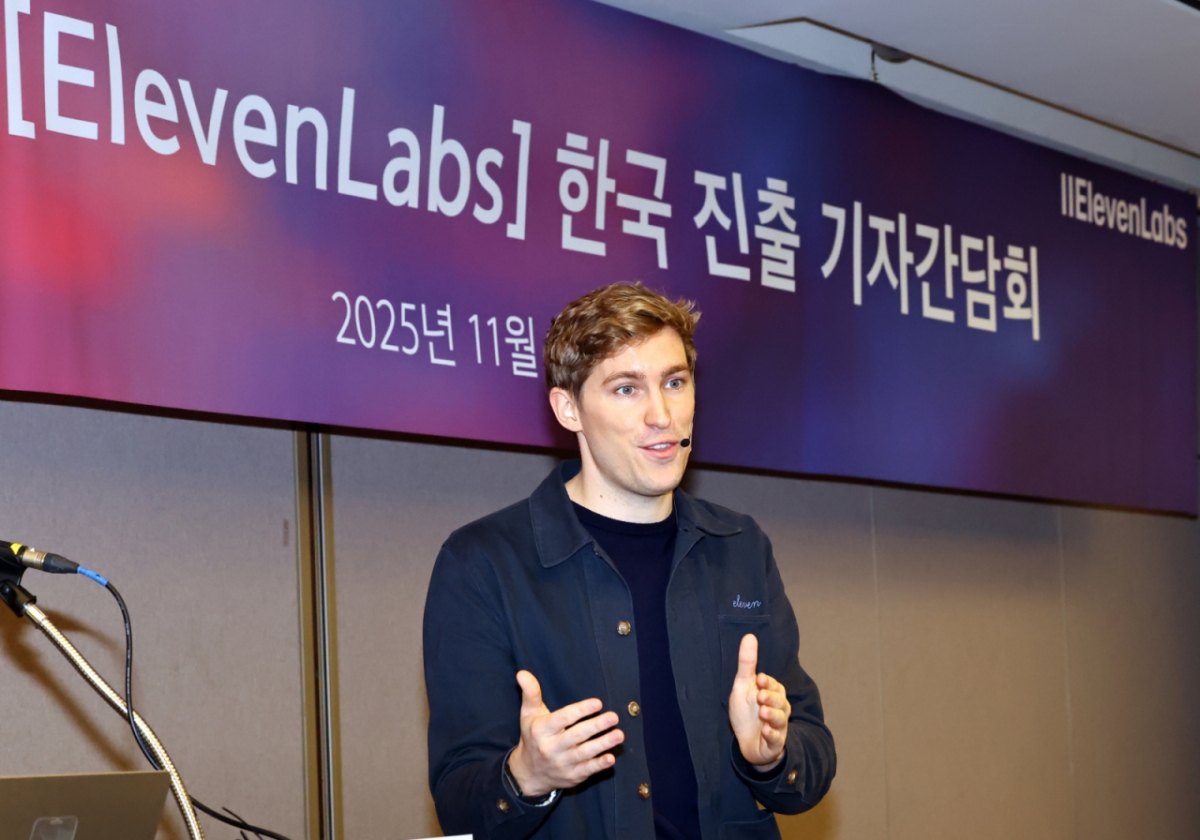 [서울=뉴시스] 최진석 기자 = 마티 스타니셰프스키 일레븐랩스 공동창업자 겸 CEO가 21일 서울 서초구 JW메리어트 서울에서 열린 인공지능(AI) 오디오 연구 및 개발 전문기업 일레븐랩스(ElevenLabs) 한국시장 진출 기자간담회에서 발언하고 있다. 2025.11.21. myjs@newsis.com /사진=최진석