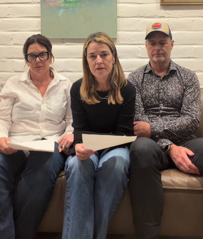 미국 유명 TV 뉴스 앵커인 사바나 거스리의 어머니 낸시 거스리가 실종된 가운데, 납치 가능성을 두고 현지 경찰이 수사에 나섰다. 실종 이후 몸값 요구 편지가 속출하자 낸시의 딸 사바나와 형제자매들은 인스타그램을 통해 납치범에게 보내는 영상 메시지를 공개했다. /사진=사바나 거스리 인스타그램