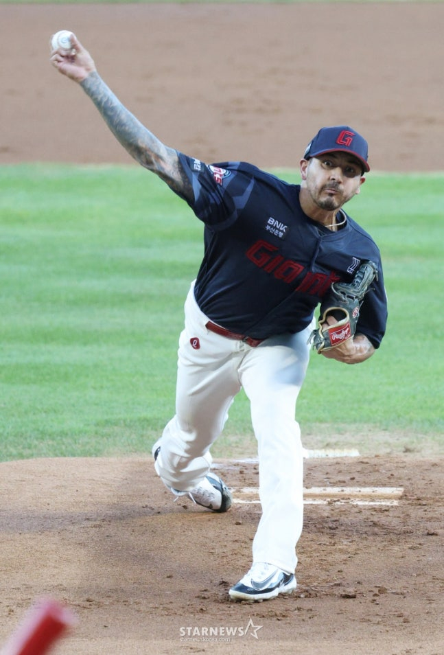 지난해 8월 잠실에서 투구했던 벨라스케즈. /사진=김진경 대기자