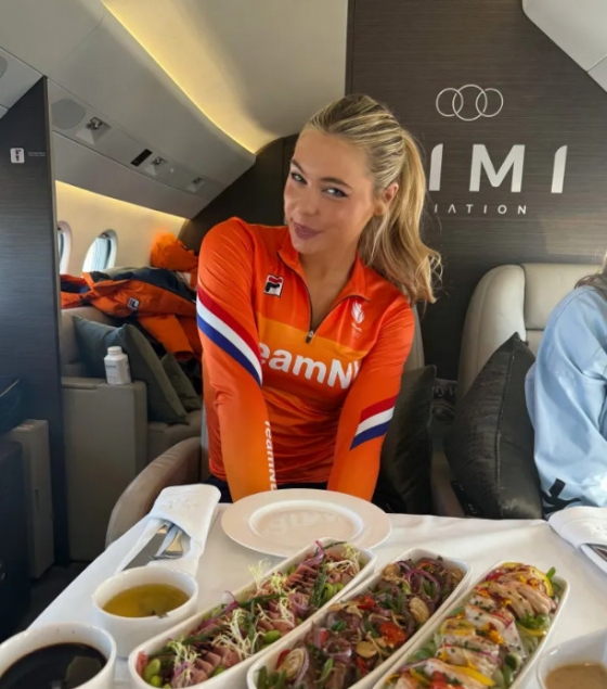 유타 레이르담이 2026 밀라노·코르티나담페초 동계올림픽 출전을 위해 초호화 전용기를 타고 이동하고 있다. /사진=더선 갈무리