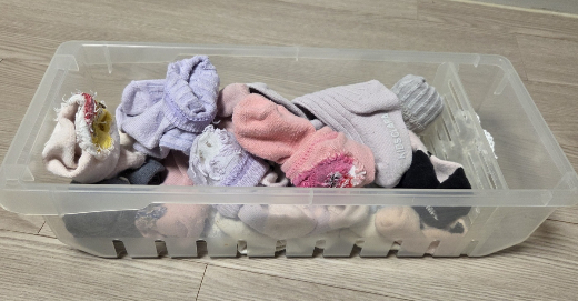 외출 준비 전 가장 많은 시간을 잡아 먹는 '양말 선택'의 시간. 얼마 전부터 딸이 스스로 양말을 고르는 취향이 생겼다. 자율성 발달을 위해 마냥 기다려주기엔 소요 시간이 너무 많이 걸린다. /사진=최우영 기자