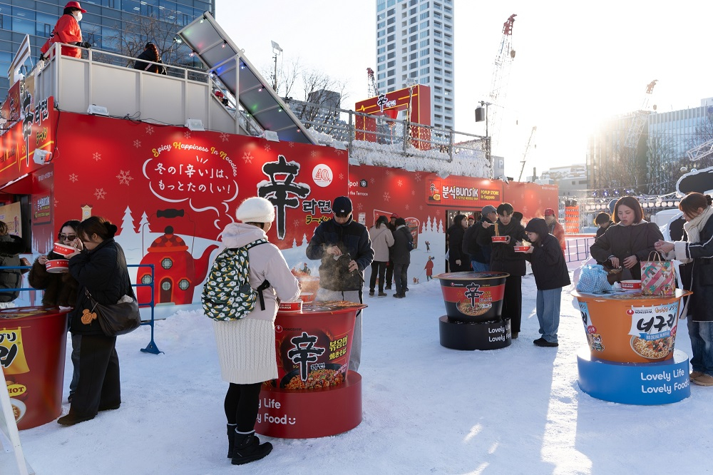 지난 4일 일본 삿포로에서 진행된 '삿포로 눈축제' 모습. 농심 신라면도 참가해 시식존 등을 운영하고 있다./사진=농심