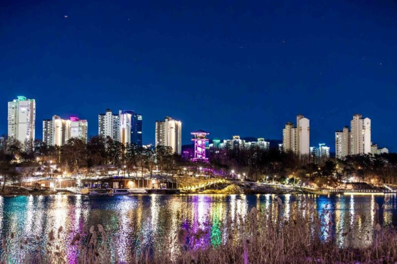 광교호수공원 야경./사진제공=수원시