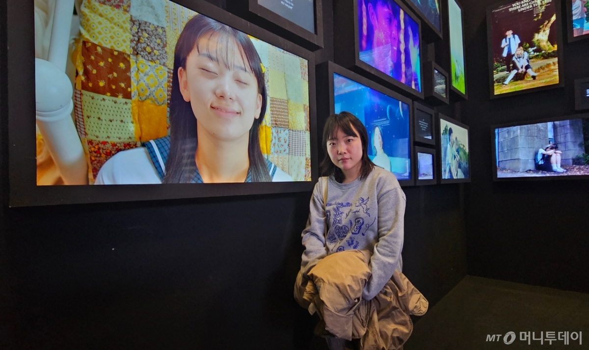 9일 울트라백화점 서울에 참여한 설재인 소설가가 인터뷰에 응하고 있다. / 사진 = 오진영 기자