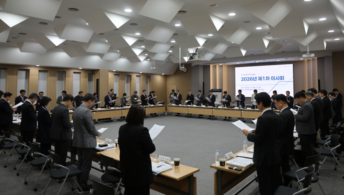 10일 열린 한국제약바이오협회가 제1차 이사회에서 참가자들의 결의문을 함께 낭독하고 있다./사진=한국제약바이오협회