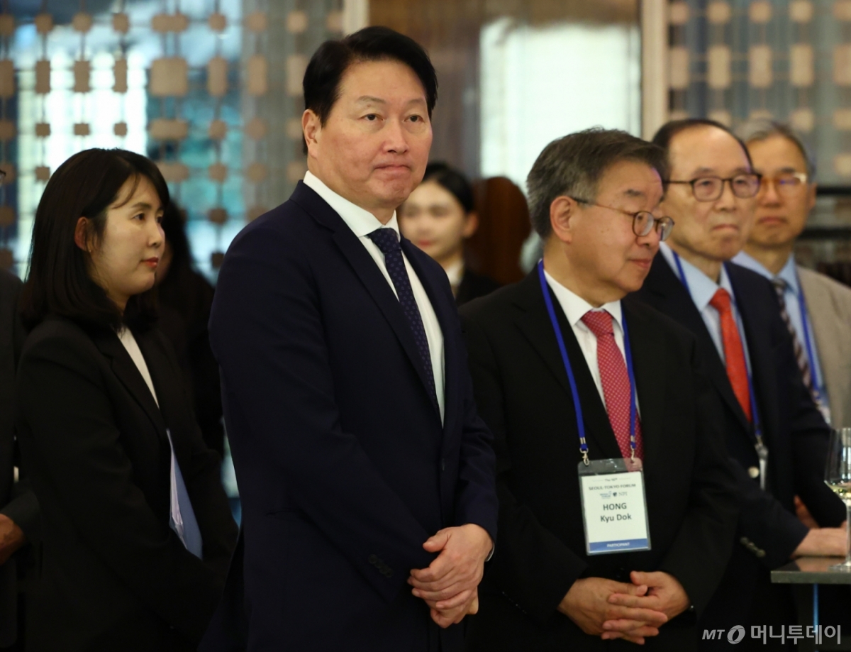 [서울=뉴시스] 황준선 기자 = 최태원 SK그룹 회장이 16일 오후 서울 중구 웨스틴 조선호텔에서 열린 제16차 서울-도쿄포럼에 참석해 있다. 2026.01.16. hwang@newsis.com /사진=황준선