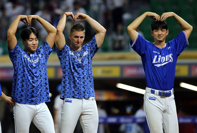 삼성 소속이었던 2023시즌 원태인(왼쪽부터)과 뷰캐넌, 구자욱. /사진=삼성 라이온즈
