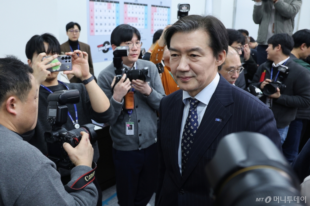 (서울=뉴스1) 신웅수 기자 = 조국 조국혁신당 대표가 11일 서울 여의도 국회에서 더불어민주당과의 합당 관련 입장을 밝힌 후 회의실을 나서고 있다.  2026.2.11/뉴스1  Copyright © 뉴스1. All rights reserved. 무단 전재 및 재배포,  AI학습 이용 금지. /사진=(서울=뉴스1) 신웅수 기자