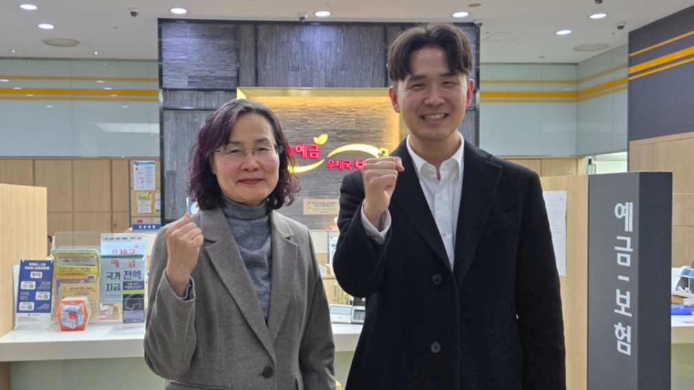 김미영 우정사업본부 우편정보과장(좌)과 전승훈 우정사업본부 디지털혁신담당관(우)./사진=이찬종 기자