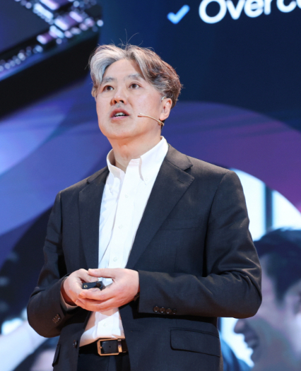 이성훈 SK하이닉스 R&D 공정담당 부사장이 기조연설을 하고 있다.  /사진=뉴스1