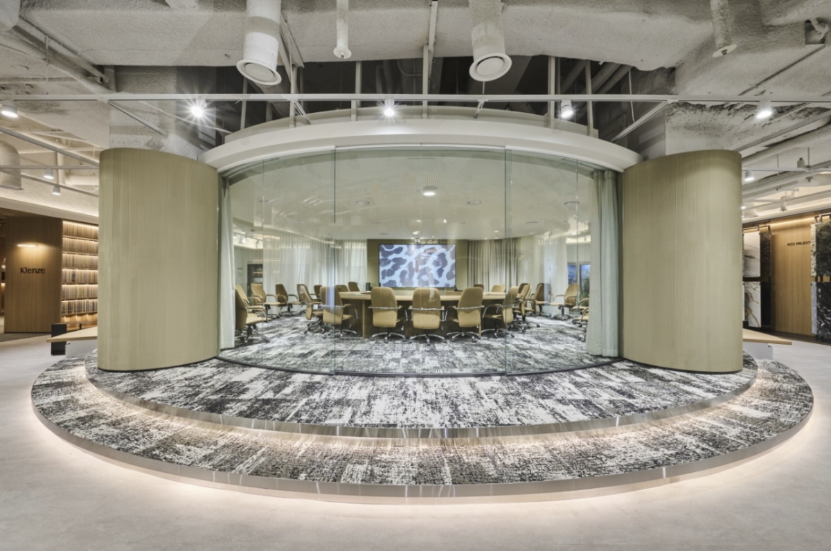 KCC가 12일 하이엔드 창호 브랜드 클렌체(Klenze)를 체험할 수 있는 '더 클렌체 갤러리 서초'를 리뉴얼했다. 시청각 미팅룸도 새로 마련했다. /사진제공=KCC