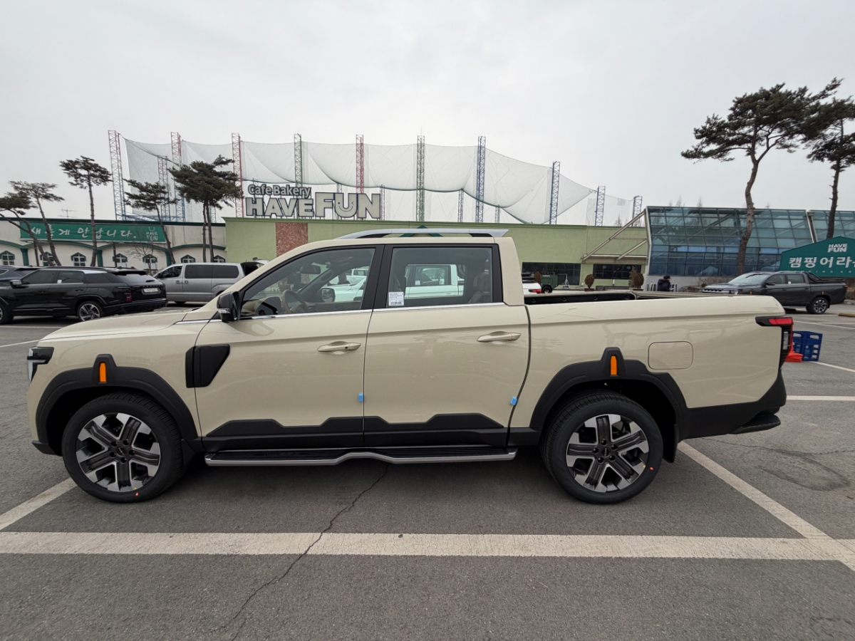 무쏘의 옆모습. 차체가 상당히 길다./사진=임찬영 기자