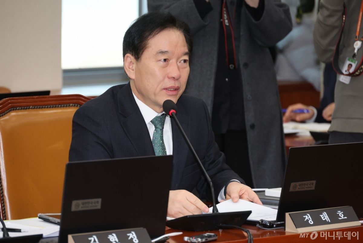 [서울=뉴시스] 김금보 기자 = 정태호 국회 대미투자특별법처리를위한특별위원회 더불어민주당 간사가 12일 오전 서울 여의도 국회에서 열린 첫 전체회의에서 인사말을 하고 있다. 2026.02.12./사진=김금보