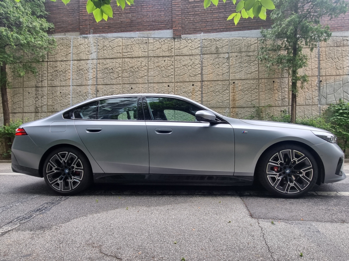 BMW 530e M 스포츠 패키지. /사진=강주헌 기자