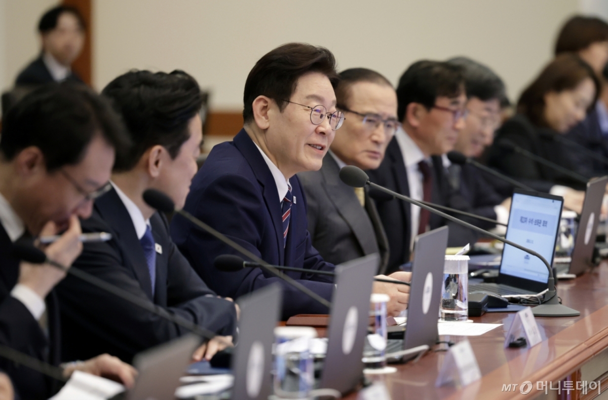 (서울=뉴스1) 허경 기자 = 이재명 대통령이 12일 청와대에서 열린 수석보좌관회의에서 발언하고 있다. 2026.2.12/뉴스1  Copyright © 뉴스1. All rights reserved. 무단 전재 및 재배포,  AI학습 이용 금지. /사진=(서울=뉴스1) 허경 기자