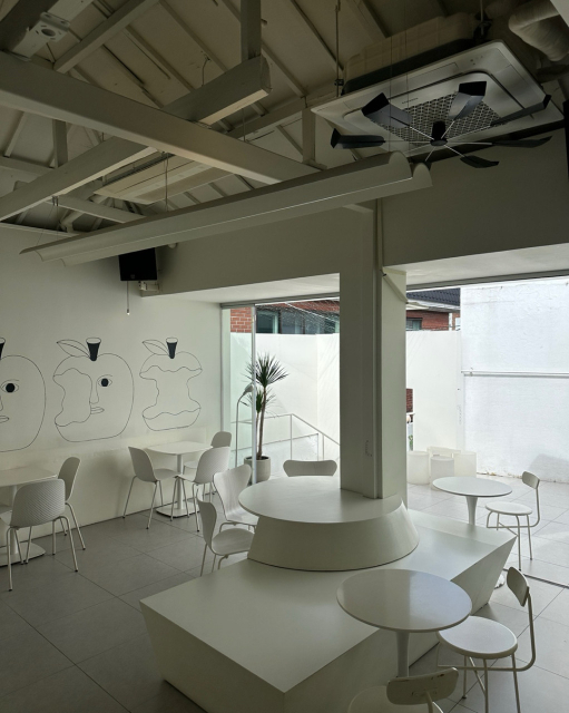카페 튜토리얼 내부 전경/사진=튜토리얼 인스타그램