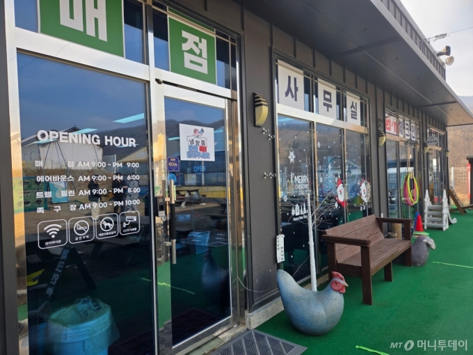 사진은 충남 천안 한 캠핑장의 매점 모습./사진=김서현 기자.