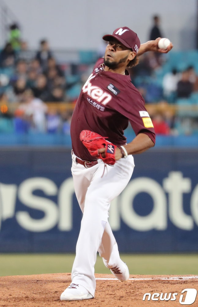 2018시즌 넥센 히어로즈 소속으로 선발 등판한 로저스. /사진=뉴스1