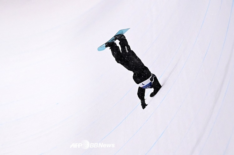 최가온이 넘어지는 장면. /AFPBBNews=뉴스1