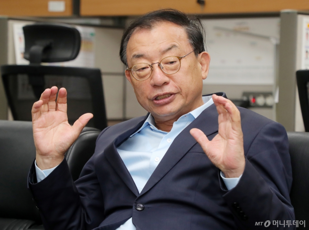 이정현 국민의힘 공동선대위원장이 지난 5월 22일 전북 전주시 전북특별자치도의회 기자실을 방문해 간담회를 열고 질의에 답변을 하고 있다. /사진=뉴스1